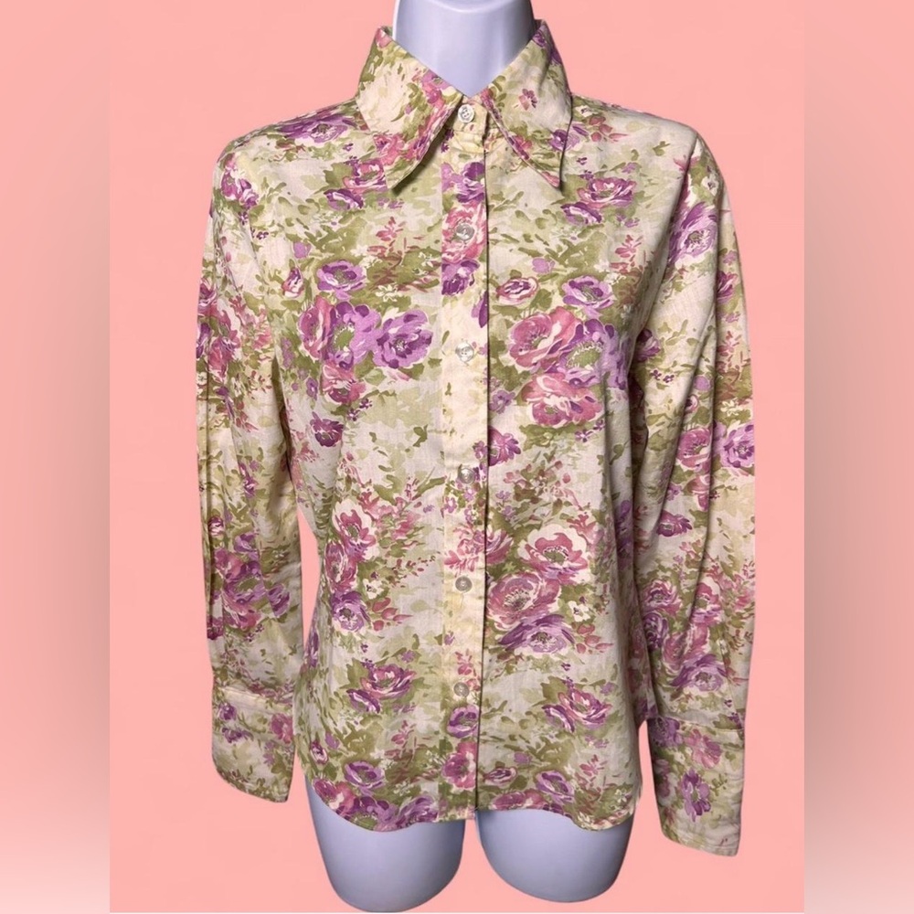 Vintage 1960’s floral print dagger collar long sleeve button up blouse.